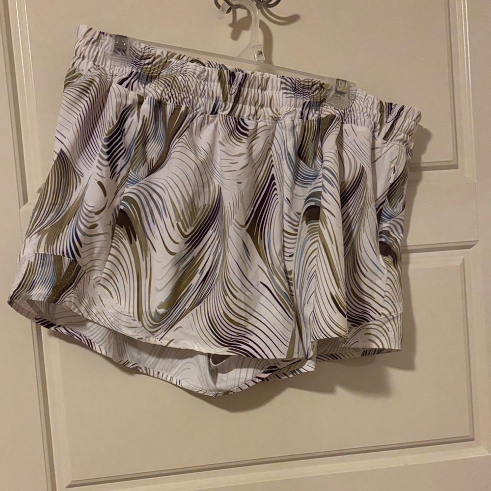 CALIA by Carrie Underwood White Swirl Athletic Shorts